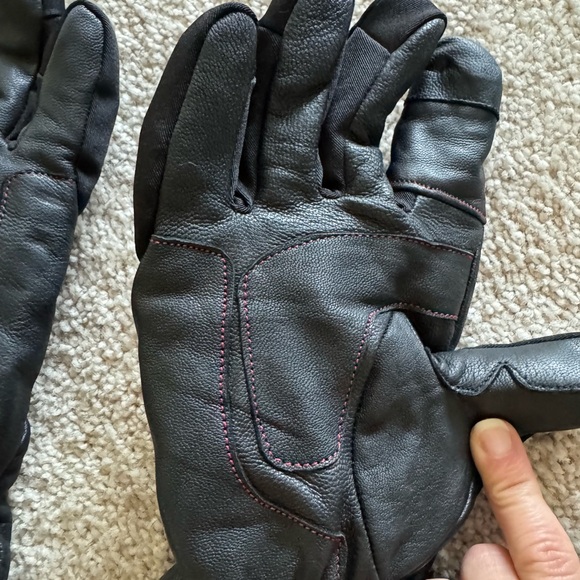 Battery Powered, Heated Black Leather Motorcycle Gloves - Picture 3 of 7